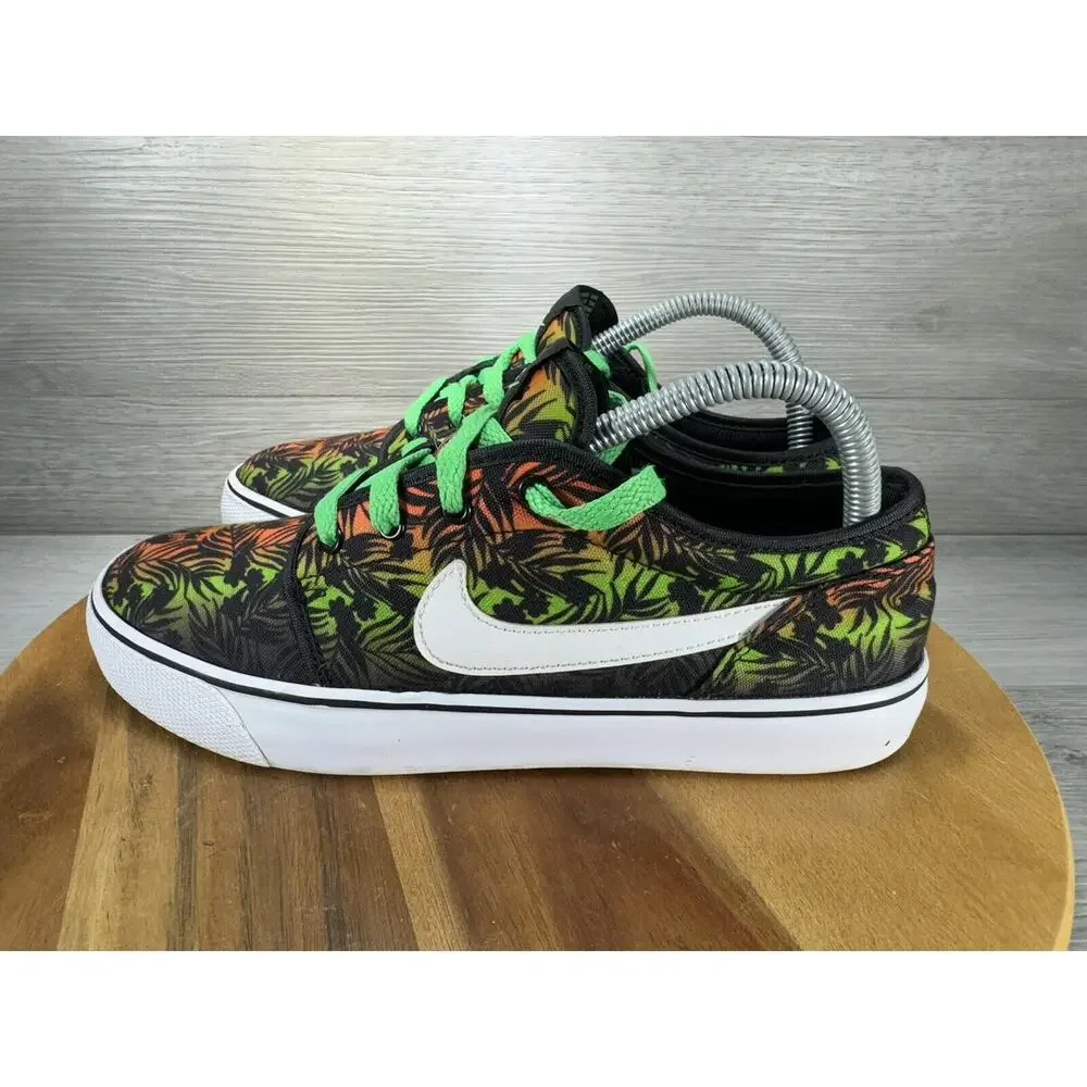 NIKE Kids Toki Low Canvas - size 6.5 Youth 631558 009 Jungle Safari